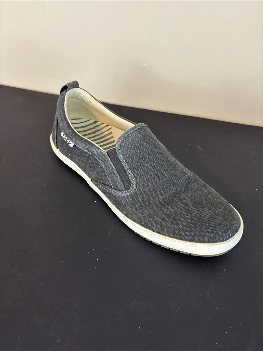 Taos Dark Gray Dandy Canvas Slip-on Shoe Sneaker Size 8.5